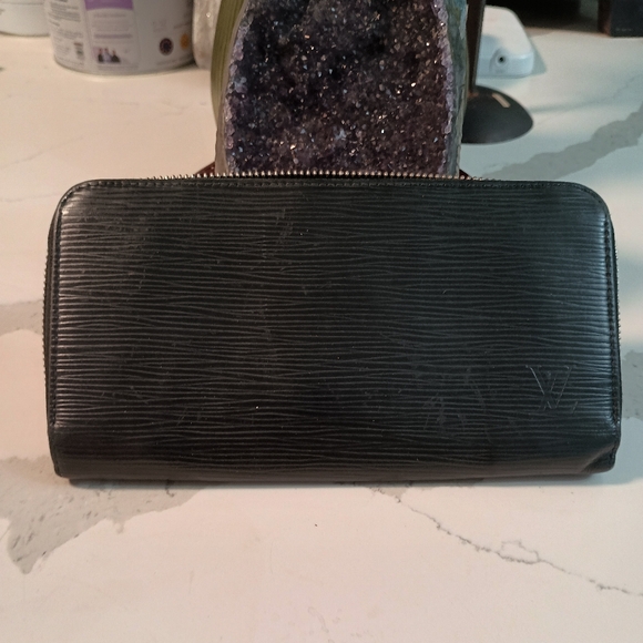 Authentic Louis Vuitton Epi Zippy Organizer Long Wallet Black - Picture 1 of 16
